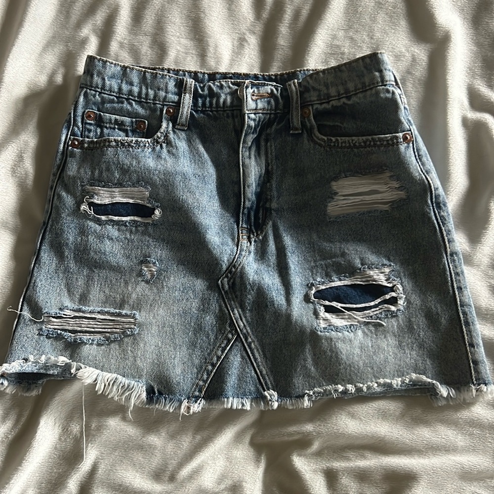 Women’s Aero high rise distressed skirt.